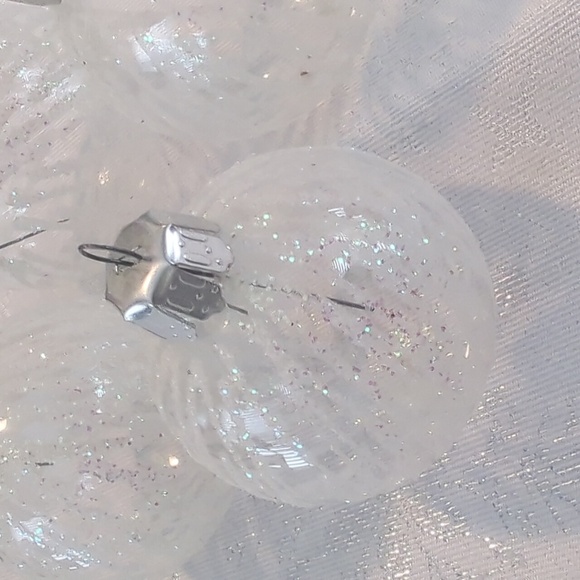 🏷️LAST CHANCE SALE $5 Vintage Romanian Hand Decorated Glass Ornaments Set of 4 - Picture 4 of 8